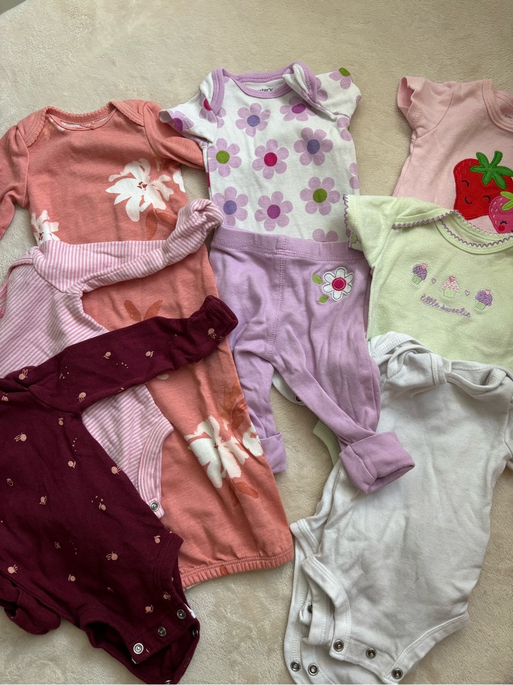 Carter’s Newborn Girl Lot of 9 pieces EUC / NWOT